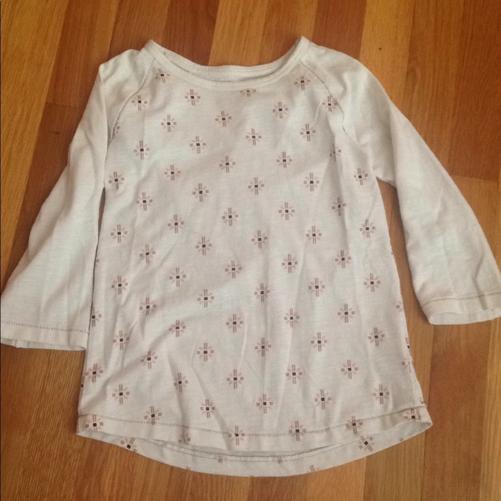 3/4 sleeve .. super cute shirt
